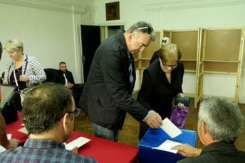 Izbori u Podgorici: Do 20 časova glasalo 69.3 odsto birača Izbori u Podgorici: Do 20 časova glasalo 69.3 odsto birača