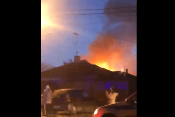 Ruski avion se srušio na kuću u Irkutsku, poginula dva pilota Ruski avion se srušio na kuću u Irkutsku, poginula dva pilota