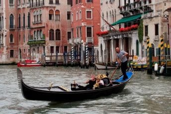 Dvojica turista ukrala gondolu u Veneciji Dvojica turista ukrala gondolu u Veneciji