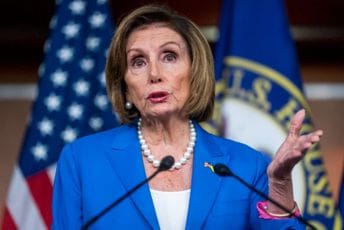 Kuća Nensi Pelosi napadnuta namjerno, provalnik je njenog supruga izudarao čekićem u glavu Kuća Nensi Pelosi napadnuta namjerno, provalnik je njenog supruga izudarao čekićem u glavu