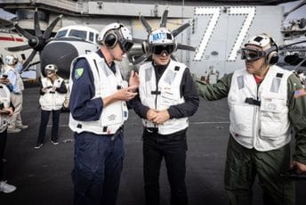 Nosač aviona američke mornarice nalazi se u Jadranskom moru, posjetio ga Stoltenberg Nosač aviona američke mornarice nalazi se u Jadranskom moru, posjetio ga Stoltenberg