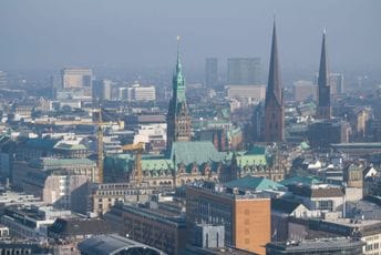 Vozio se Hamburgom sa simbolom ruske agresije, a sada će morati da plati 4.000 eura Vozio se Hamburgom sa simbolom ruske agresije, a sada će morati da plati 4.000 eura