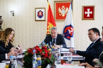 Nijesu prisustvovali Božović i Vukčević: Senat Prijestonice usvojio Program razvoja Cetinja za sljedeću godinu Nijesu prisustvovali Božović i Vukčević: Senat Prijestonice usvojio Program razvoja Cetinja za sljedeću godinu