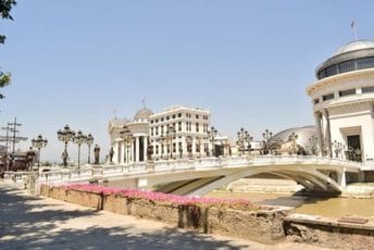 Lažne dojave o bombama u osam škola u Skoplju Lažne dojave o bombama u osam škola u Skoplju