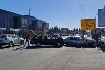 Udes na Zabjelu: Povrijeđene dvije osobe Udes na Zabjelu: Povrijeđene dvije osobe