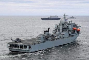 Sjutra u Bar uplovljavaju dva britanska broda, stiže oko 150 pripadnika njihovih oružanih snaga Sjutra u Bar uplovljavaju dva britanska broda, stiže oko 150 pripadnika njihovih oružanih snaga