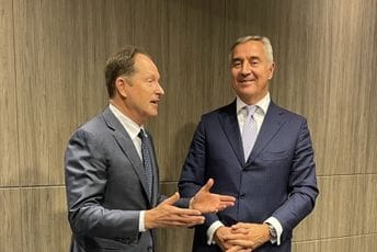 Đukanović razgovarao sa američkim ambasadorom u Varšavi Đukanović razgovarao sa američkim ambasadorom u Varšavi