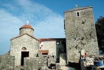 Betonirana zadužbina Balšića: Manastir Moračnik Betonirana zadužbina Balšića: Manastir Moračnik