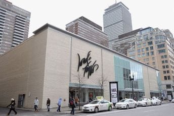 Muškarac godinama živio u tržnom centru, niko ga nije primijetio Muškarac godinama živio u tržnom centru, niko ga nije primijetio