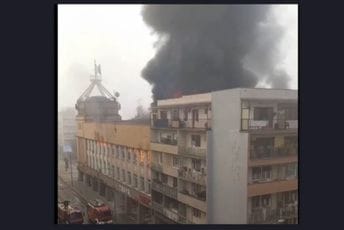 (VIDEO) Veliki požar zahvatio robnu kuću u Srbiji (VIDEO) Veliki požar zahvatio robnu kuću u Srbiji