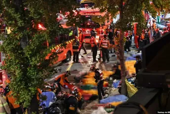 Južna Koreja: Stampedo na proslavi Noći vještica poginulo 59, povrijeđeno oko 150 ljudi Južna Koreja: Stampedo na proslavi Noći vještica poginulo 59, povrijeđeno oko 150 ljudi