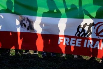 U Francuskoj skupovi podrške protestima u Iranu U Francuskoj skupovi podrške protestima u Iranu