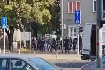 VIDEO: Tuča navijača u centru Zagreba, povrijeđeni leže na ulici VIDEO: Tuča navijača u centru Zagreba, povrijeđeni leže na ulici