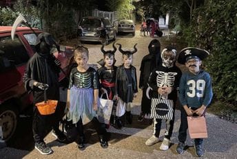 Pogledajte kako se Noć vještica obilježava u Momišićima (FOTO/VIDEO) Pogledajte kako se Noć vještica obilježava u Momišićima (FOTO/VIDEO)