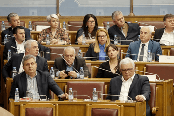 Poslanici DF-a tražiće da se raspravlja o izmjenama Zakona o predsjedniku države Poslanici DF-a tražiće da se raspravlja o izmjenama Zakona o predsjedniku države