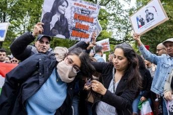 Iran će održati javno suđenje za oko 2.000 uhapšenih demonstranata Iran će održati javno suđenje za oko 2.000 uhapšenih demonstranata