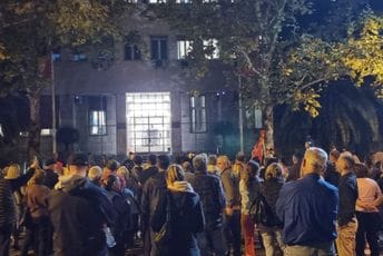 Građani pozivaju suverenističke partije da napuste Skupštinu: Crnogorci, izađite, ovo je izdaja! Građani pozivaju suverenističke partije da napuste Skupštinu: Crnogorci, izađite, ovo je izdaja!
