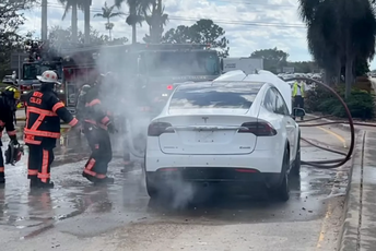 Na Floridi danima gore električni automobili: Zbog požara na vozilima izgorjele i kuće Na Floridi danima gore električni automobili: Zbog požara na vozilima izgorjele i kuće