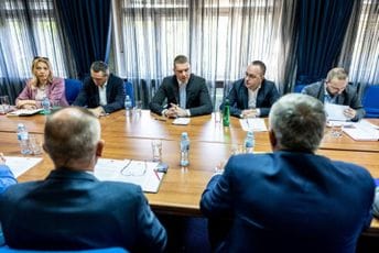 Adžić i Damjanović: Od 1. januara konkretni benefiti za zaposlene MUP-a Adžić i Damjanović: Od 1. januara konkretni benefiti za zaposlene MUP-a