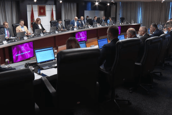 Vlada objavila još jedan dopunjeni spisak državnih službenika kojima su dodijeljeni krediti Vlada objavila još jedan dopunjeni spisak državnih službenika kojima su dodijeljeni krediti