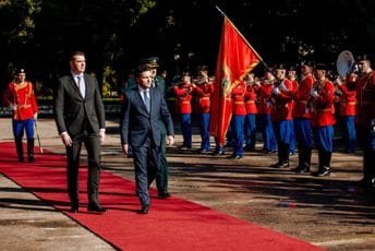 Abazović i Adžić posjetili kasarnu u Maslinama: Neizmjerno smo ponosni na Vojsku Crne Gore Abazović i Adžić posjetili kasarnu u Maslinama: Neizmjerno smo ponosni na Vojsku Crne Gore