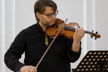 Vlada razriješila Živković: Violinista Marko Simović novi umjetnički direktor Muzičkog centra Vlada razriješila Živković: Violinista Marko Simović novi umjetnički direktor Muzičkog centra