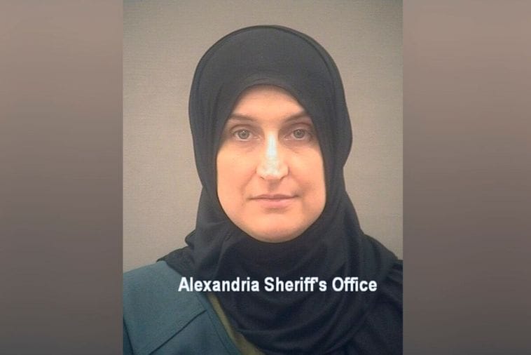 Amerikanka koja je komandovala ženskim bataljonom ISIL-a osuđena na 20 godina zatvora Amerikanka koja je komandovala ženskim bataljonom ISIL-a osuđena na 20 godina zatvora