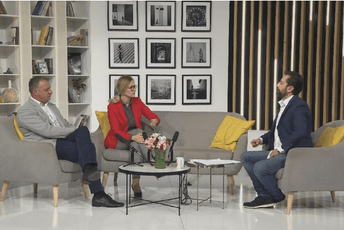 Sindikat uprave i pravosuđa traži veće plate za 20.000 državnih i lokalnih službenika Sindikat uprave i pravosuđa traži veće plate za 20.000 državnih i lokalnih službenika