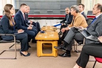 Adžić sa Johanson: Ujedinjeni pred izazovima, uskladićemo viznu politiku s politikom EU Adžić sa Johanson: Ujedinjeni pred izazovima, uskladićemo viznu politiku s politikom EU