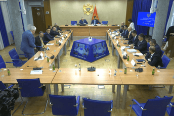 Jocović: Mora se vjerovati u domaću pamet; Mulešković: Povećanjem broja zaposlenih u javnom sektoru gušimo privredu Jocović: Mora se vjerovati u domaću pamet; Mulešković: Povećanjem broja zaposlenih u javnom sektoru gušimo privredu