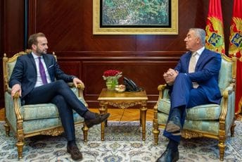 Đukanović: CG pred vanrednim parlamentarnim izborima koji treba da dovedu do formiranja odgovorne Vlade Đukanović: CG pred vanrednim parlamentarnim izborima koji treba da dovedu do formiranja odgovorne Vlade