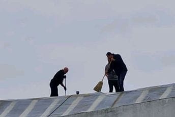 FOTO: I Kapisoda u "akciji spašavanja" na prokišnjalom krovu "Morače"