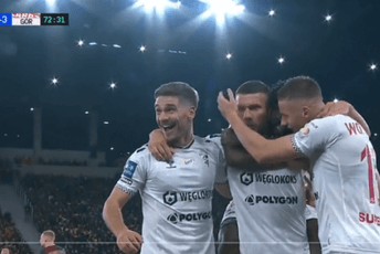 Nevjerovatan gol Lukasa Podolskog, igrači se hvatali za glavu (Video)
