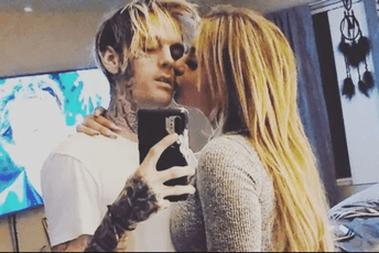 Preminuo pjevač Aron Karter: Njegovo tijelo pronađeno u kadi, oglasila se i policija Preminuo pjevač Aron Karter: Njegovo tijelo pronađeno u kadi, oglasila se i policija