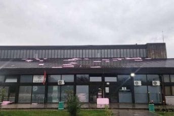 Tivat: Pijavica počupala više od pola krova sa sportske dvorane "Župa" Tivat: Pijavica počupala više od pola krova sa sportske dvorane "Župa"