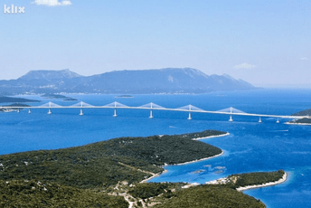 Tri mjeseca nakon otvaranja Pelješkog mosta saobraćaj kroz Neum smanjen je za 70 posto Tri mjeseca nakon otvaranja Pelješkog mosta saobraćaj kroz Neum smanjen je za 70 posto