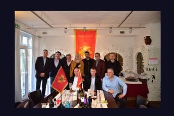 Zajednica Crnogoraca u Njemačkoj: Oduprimo se, velikosrpski i rusofilski izdajnici da se dozovu u pamet prije nego bude kasno Zajednica Crnogoraca u Njemačkoj: Oduprimo se, velikosrpski i rusofilski izdajnici da se dozovu u pamet prije nego bude kasno