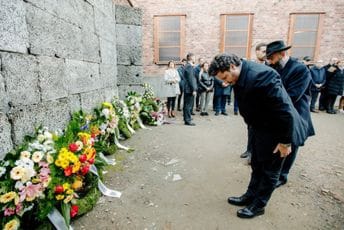 Abazović položio vijenac ispred Zida smrti u Aušvicu Abazović položio vijenac ispred Zida smrti u Aušvicu