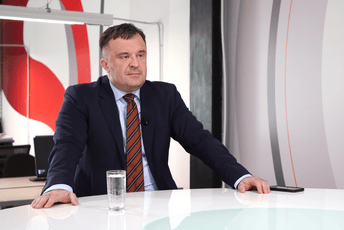 Vujović: Rekonstrukcija Vlade potvrdila da je Mandić najuticajniji akter većine, biće novih pregrupisavanja na političkoj sceni