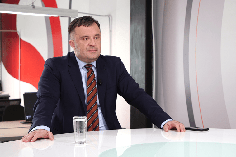 Vujović: Rekonstrukcija Vlade potvrdila da je Mandić najuticajniji akter većine, biće novih pregrupisavanja na političkoj sceni