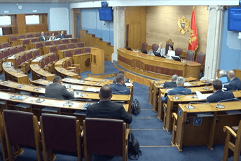 Mandić: Došlo je vrijeme kad će se voditi računa o običnom građaninu, nema tih protesta koji mogu potrijeti naše rezultate Mandić: Došlo je vrijeme kad će se voditi računa o običnom građaninu, nema tih protesta koji mogu potrijeti naše rezultate