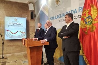 Mandić: Nedolazak Đukanovića poruka da oni ne žele kompromis Mandić: Nedolazak Đukanovića poruka da oni ne žele kompromis