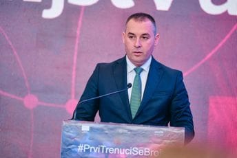 Šćekić: Što ranije otkrijemo oboljenje, veće su šanse da proces liječenja bude blagovremen i uspješan Šćekić: Što ranije otkrijemo oboljenje, veće su šanse da proces liječenja bude blagovremen i uspješan