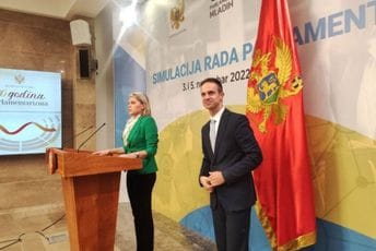 Vuksanović-Stanković: DF pojedinima diriguje, nećemo pristati da nam nameću rješenja Vuksanović-Stanković: DF pojedinima diriguje, nećemo pristati da nam nameću rješenja