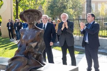 Simbol nepokornosti Crne Gore: Na Cetinju otkriven spomenik princezi Kseniji Simbol nepokornosti Crne Gore: Na Cetinju otkriven spomenik princezi Kseniji