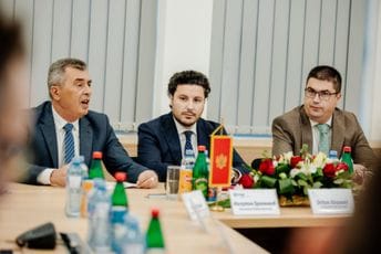 Abazović: Mislimo na građane, nijesmo povećali cijene električne energije Abazović: Mislimo na građane, nijesmo povećali cijene električne energije