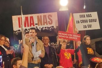 Stidljiva obnova demokratije Stidljiva obnova demokratije