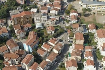 Budvanin danas vozio sa 2,6 promila alkohola u krvi, odmah osuđen na zatvor Budvanin danas vozio sa 2,6 promila alkohola u krvi, odmah osuđen na zatvor