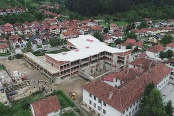 Nastava u OŠ ,,Dušan Korać“ počinje sat i po ranije, čas traje pola sata Nastava u OŠ ,,Dušan Korać“ počinje sat i po ranije, čas traje pola sata