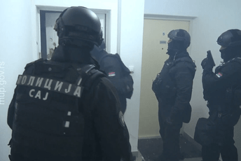 (VIDEO) Pogledajte snimak hapšenja vračaraca saradnika kavčana (VIDEO) Pogledajte snimak hapšenja vračaraca saradnika kavčana